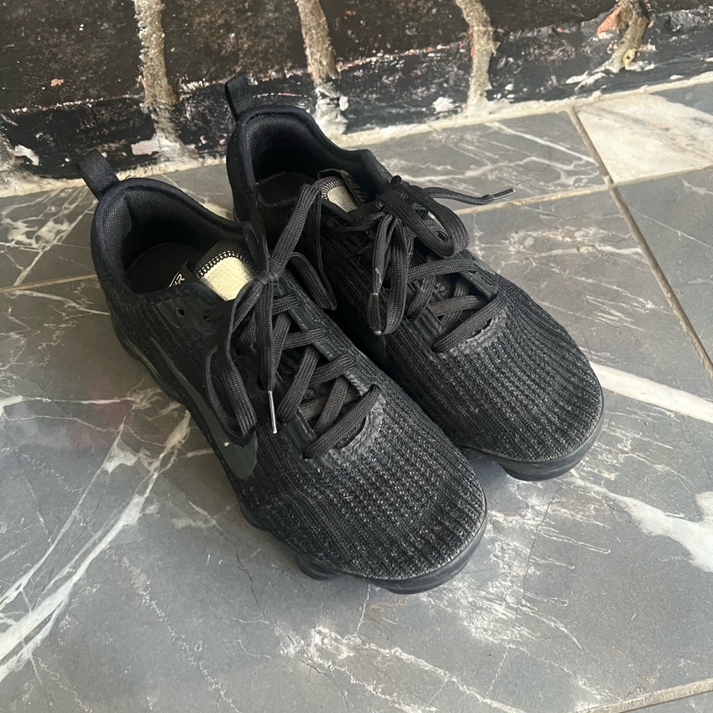 Black Nike Vapor Max 5.5y